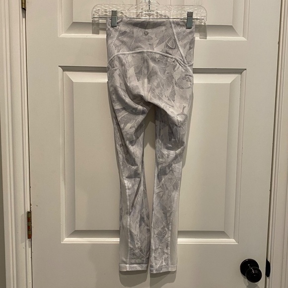 Lululemon Train Times 7/8 Pant *25" Jasmine White Multi / White 16469 - Picture 6 of 16